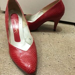 VINTAGE 80's Red Snake Pump